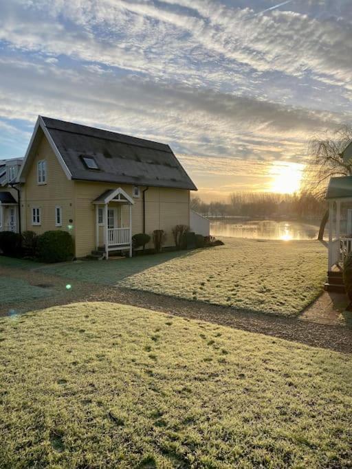 Emerald Lake House South Cerney Eksteriør bilde