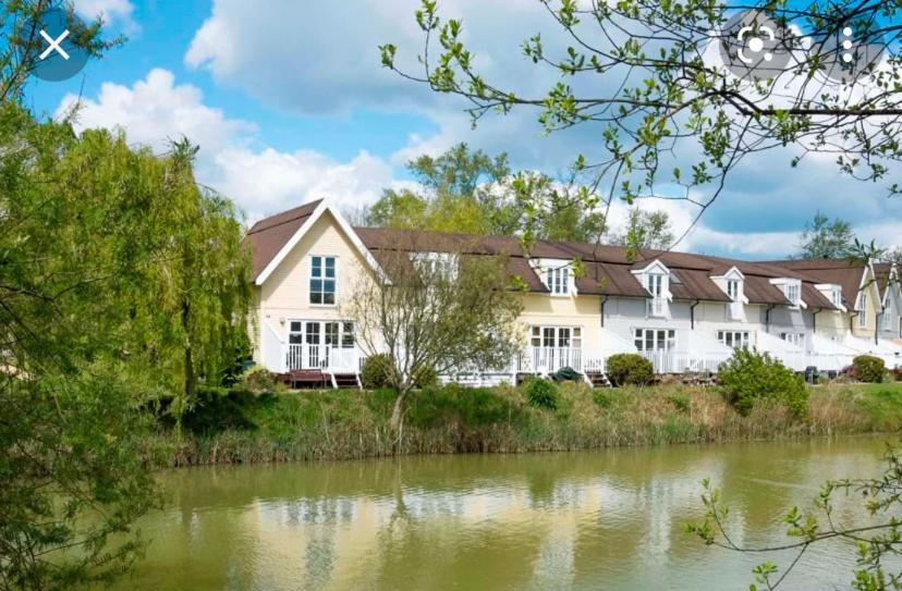 Emerald Lake House South Cerney Eksteriør bilde