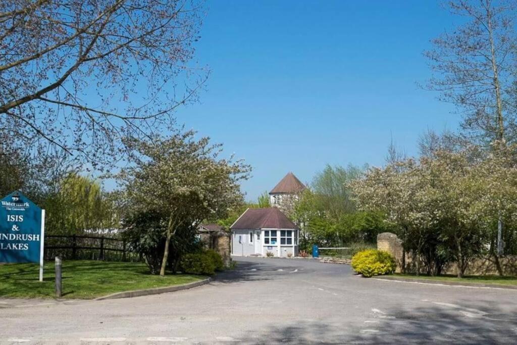 Emerald Lake House South Cerney Eksteriør bilde